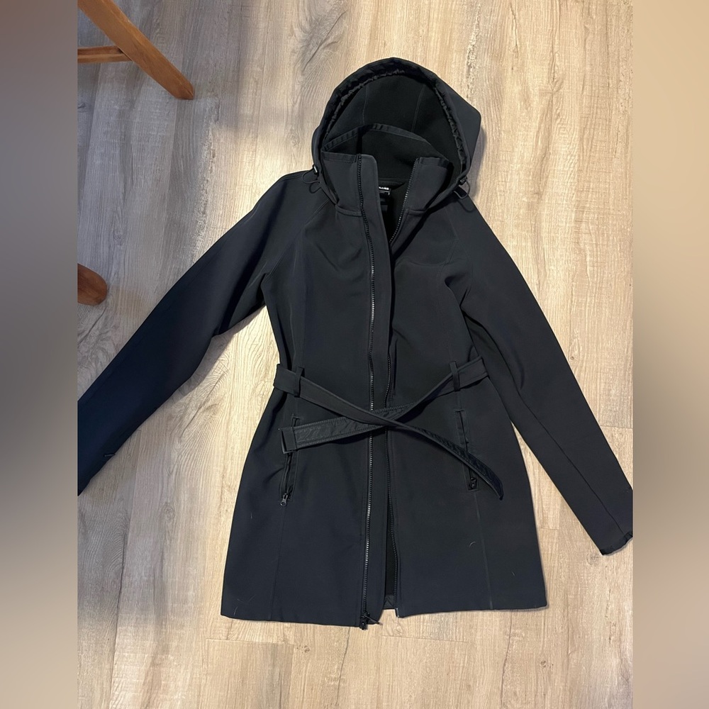 The North Face Waterproof and wind proof. worn twice. Literally brand new!